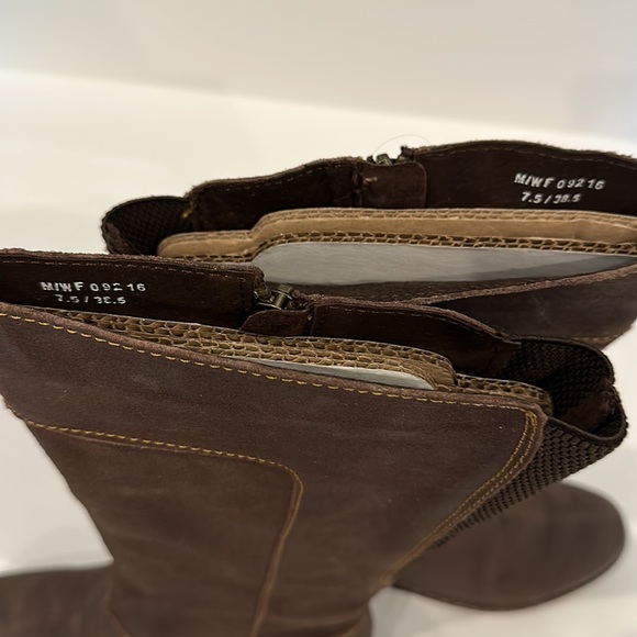 Born Brandenburg women’s boots. Sahara distressed leather. Size 7.5. - Picture 6 of 12